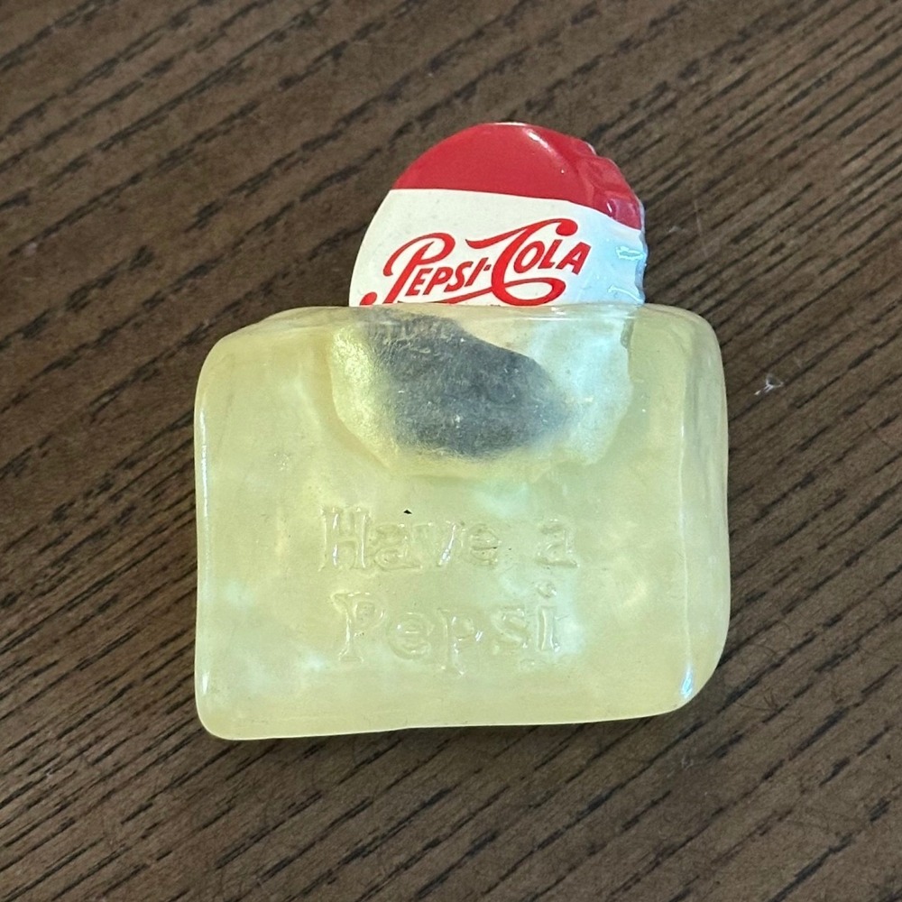 Vintage 1997 Pepsi-Cola Ice Cube Bottle Cap Refrigerator Magnet Soda Memorabilia